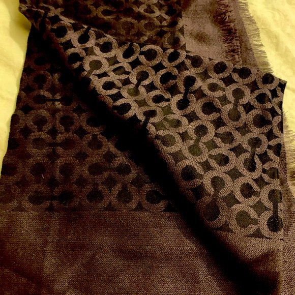 Absolutely gorgeous brand new authentic silk/cashmere Coach logo large scarf.🧣 - Picture 1 of 2
